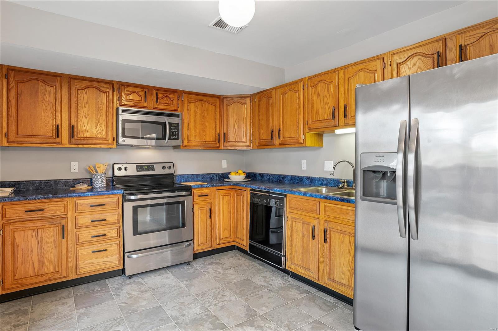 4352 Humber Circle St. Louis, MO 63129 - Photo 13 of 37