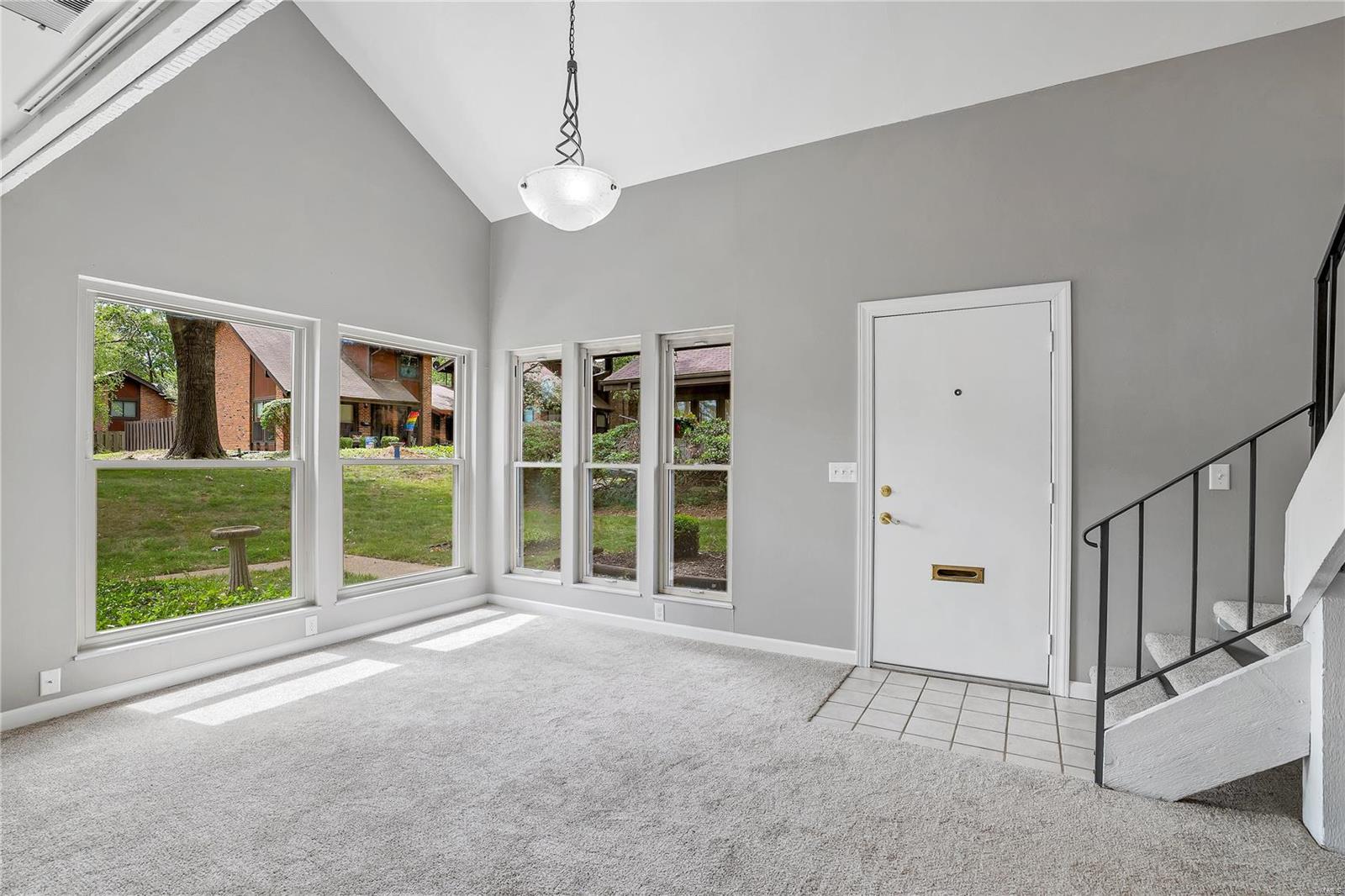 4352 Humber Circle St. Louis, MO 63129 - Photo 2 of 37