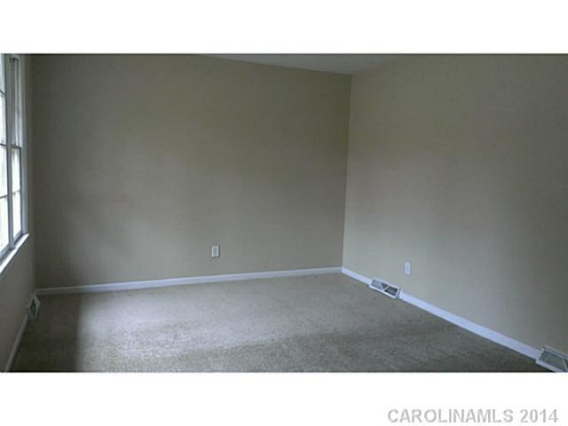 7049 Crossridge Road Charlotte, NC 28214 - Photo 5 of 9 Gallery Image 5