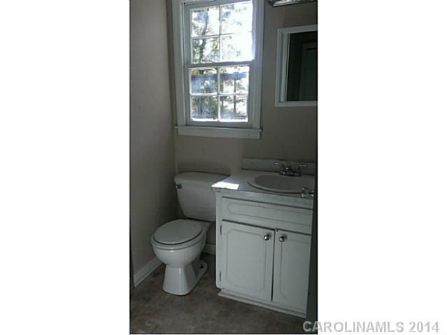 7049 Crossridge Road Charlotte, NC 28214 - Photo 6 of 9 Gallery Image 6