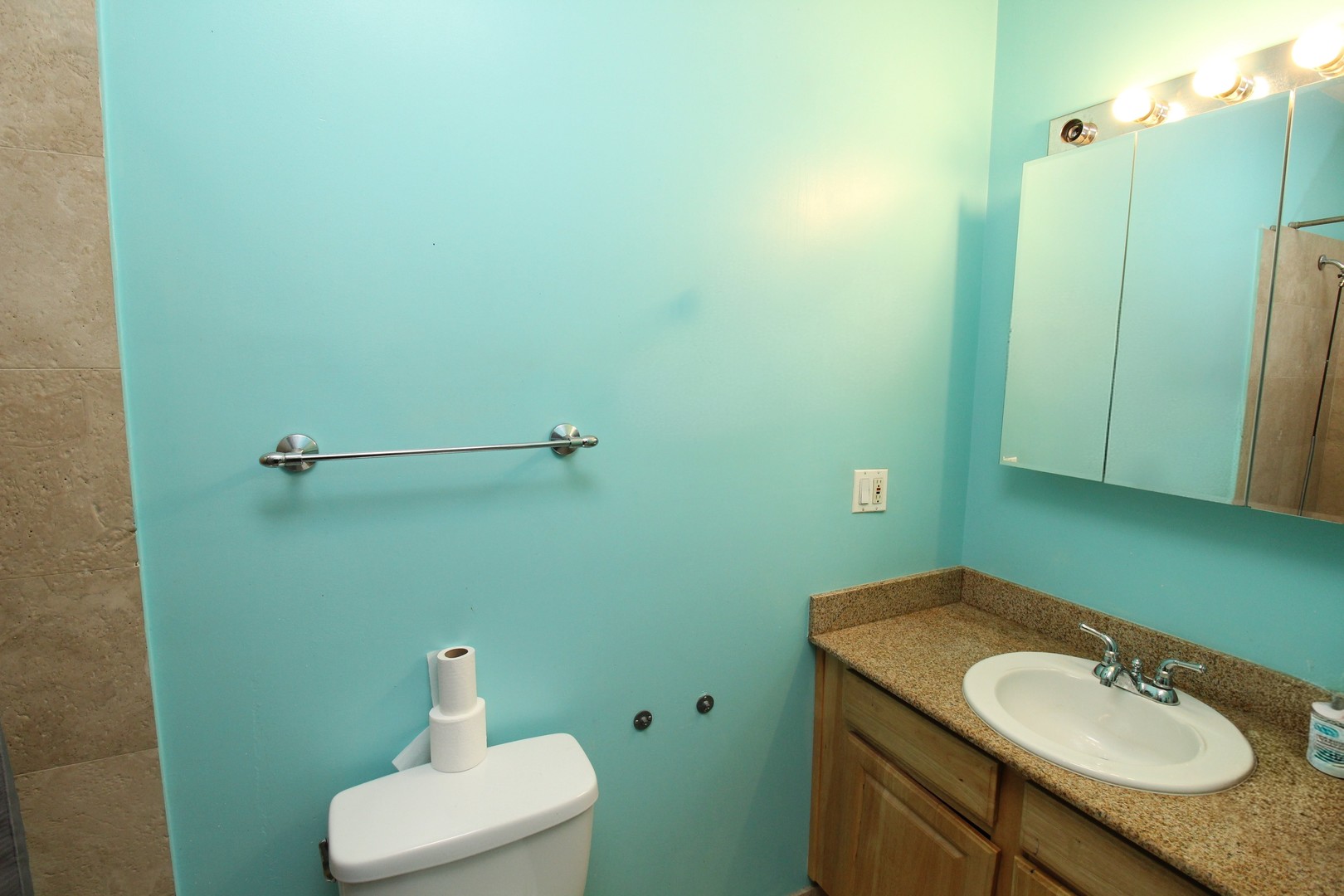 3231 West Fullerton Avenue, Unit 3W Chicago, IL 60647 - Photo 11 of 25