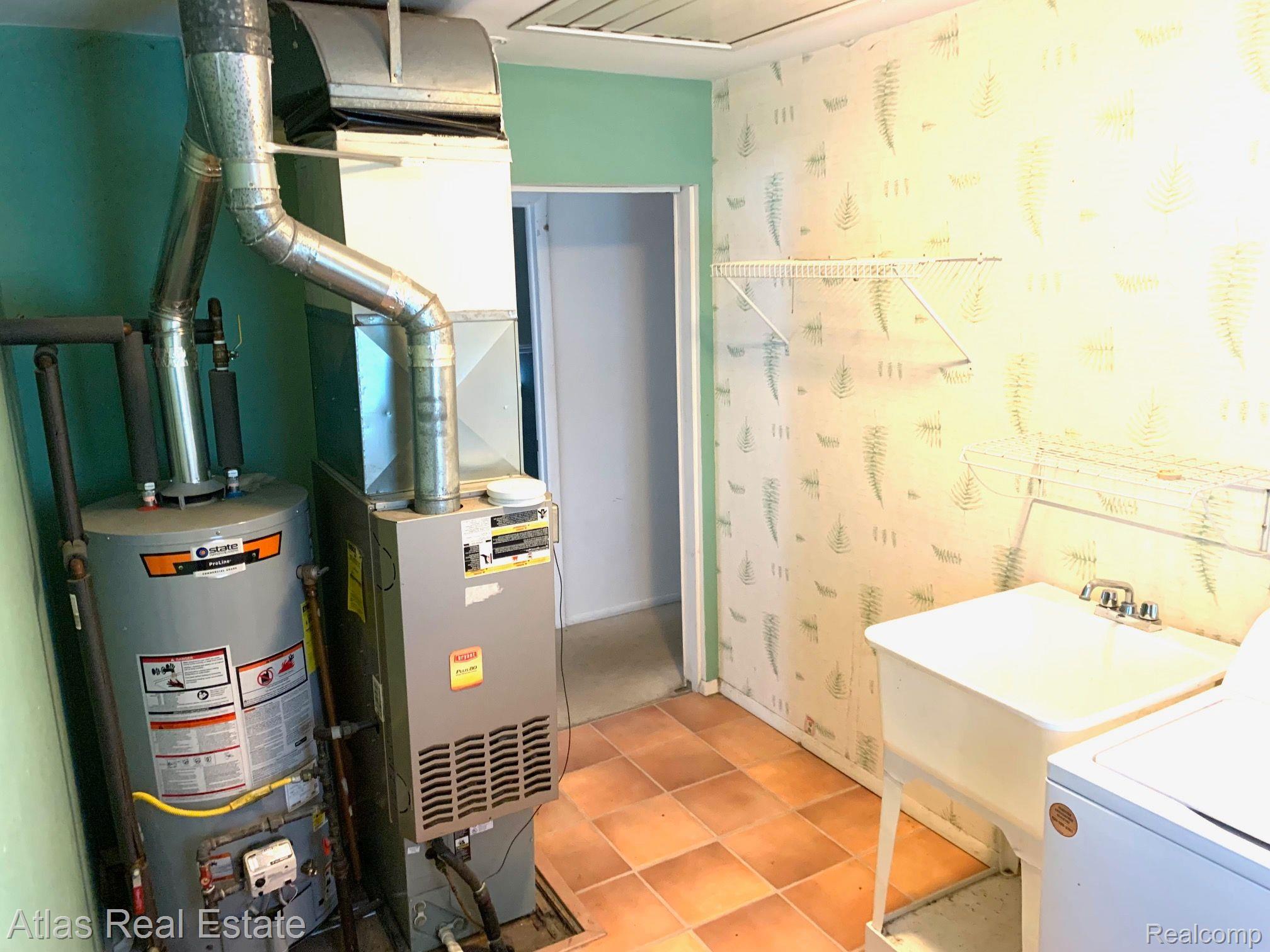 1241 Delta Road Walled Lake, MI 48390 - Photo 11 of 15 Gallery Image 11