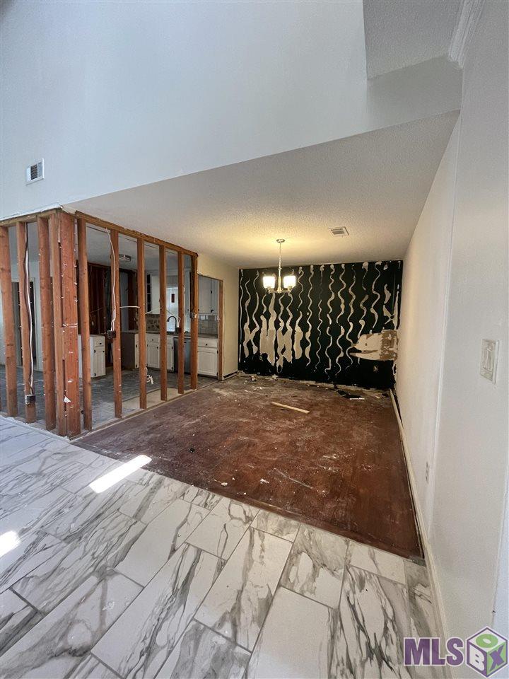 8591 Wakefield Avenue Baton Rouge, LA 70806 - Photo 4 of 24
