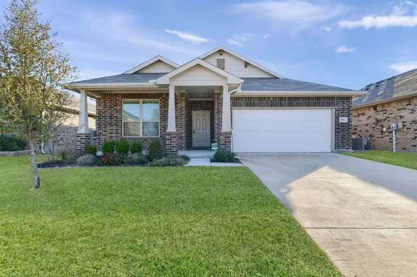 $2,095 | 813 Billups Drive, Van Alstyne, TX 75495