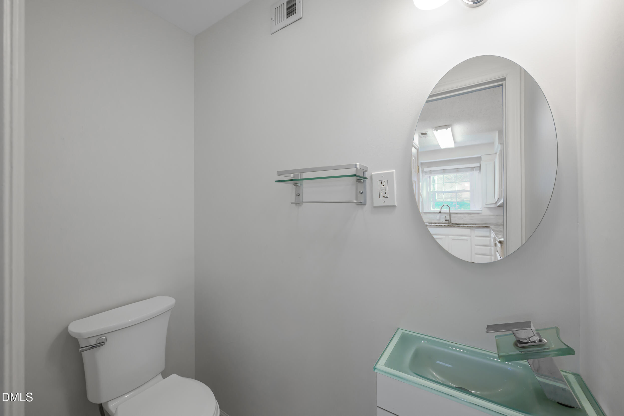 4810 Blue Bird Court, Unit B Raleigh, NC 27606 - Photo 16 of 22 15 -4810 blue bird ct, interior