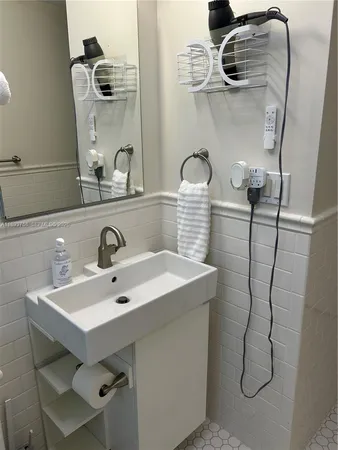 $2,300 | 2200 South Ocean Drive, Unit N116, Hollywood, FL 33019