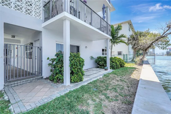 $2,300 | 2200 South Ocean Drive, Unit N116, Hollywood, FL 33019