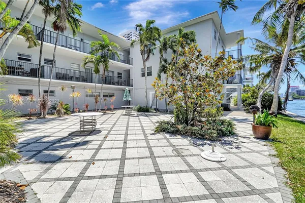 $2,300 | 2200 South Ocean Drive, Unit N116, Hollywood, FL 33019