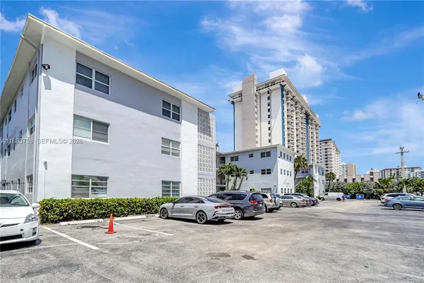 $2,300 | 2200 South Ocean Drive, Unit N116, Hollywood, FL 33019