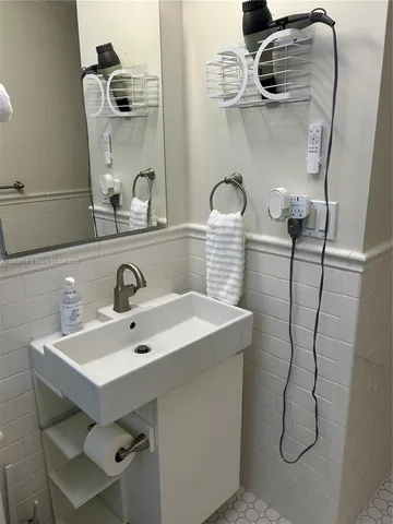 $3,000 | 2200 South Ocean Drive, Unit N116, Hollywood, FL 33019