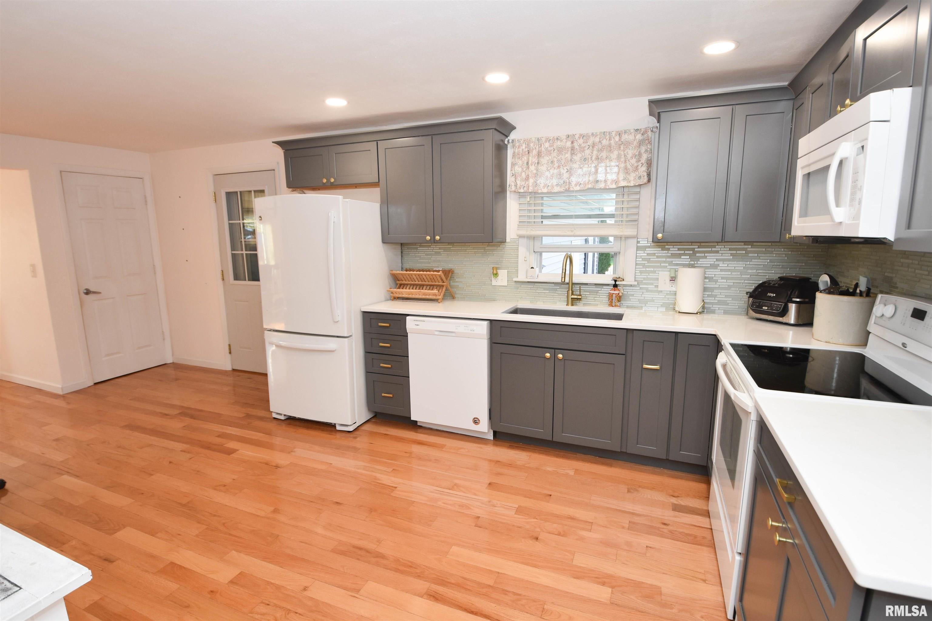 400 Locust Street Washington, IL 61571 - Photo 8 of 29 Gallery Image 8
