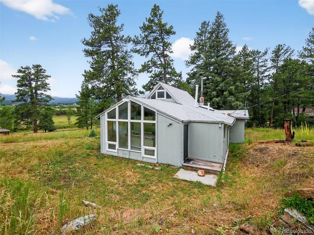 a view of a house with a yard and garage