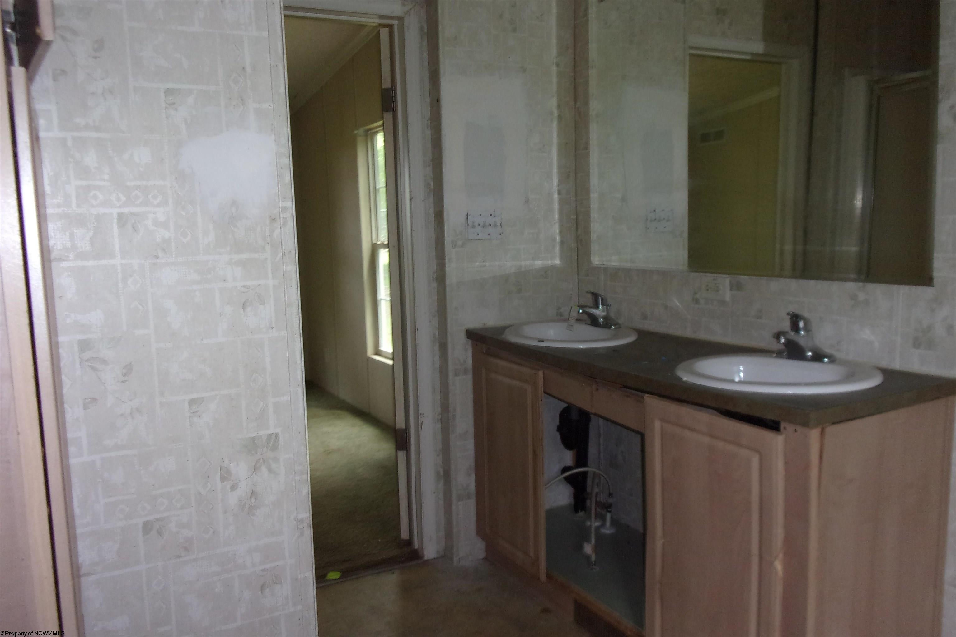 424 Indian Rock Road Reedsville, WV 26547 - Photo 8 of 21 Gallery Image 8