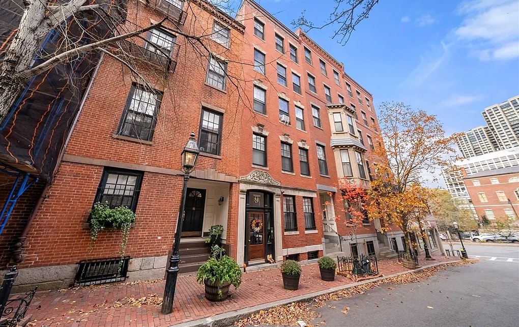 9 Hancock Street, Unit 5R Boston, MA 02114 - Photo 2 of 18