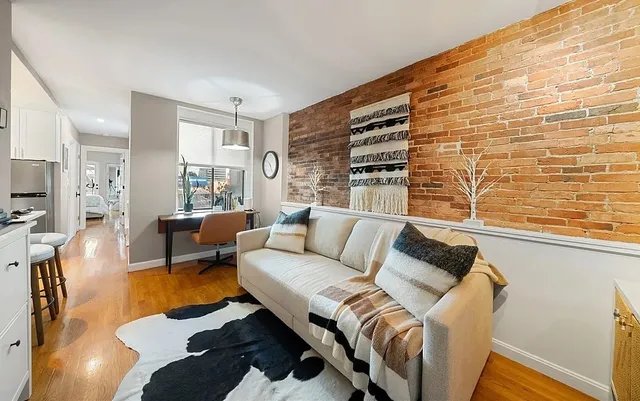 $4,000 | 9 Hancock Street, Unit 5R, Boston, MA 02114