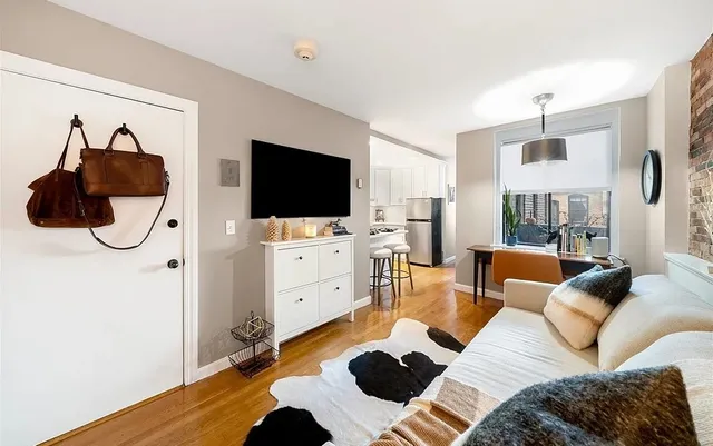 $4,000 | 9 Hancock Street, Unit 5R, Boston, MA 02114