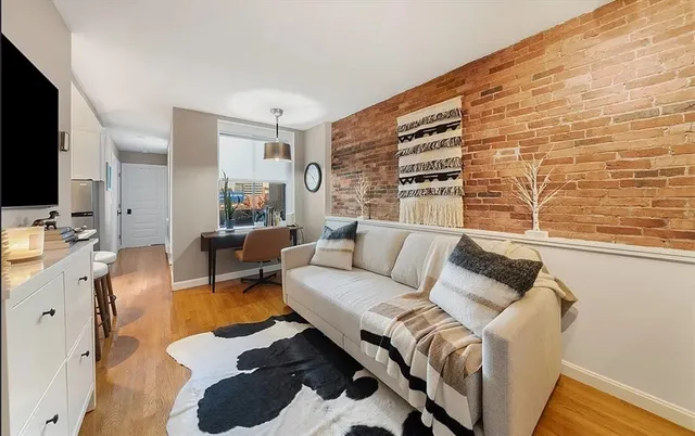 $4,000 | 9 Hancock Street, Unit 5R, Boston, MA 02114