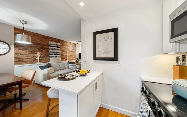 $4,000 | 9 Hancock Street, Unit 5R, Boston, MA 02114