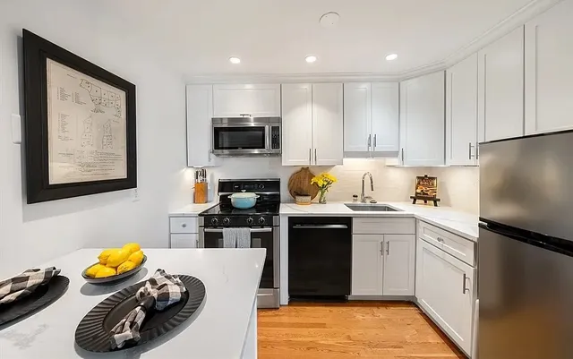 $4,000 | 9 Hancock Street, Unit 5R, Boston, MA 02114