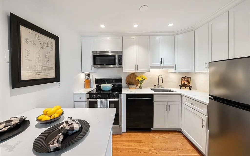 9 Hancock Street, Unit 5R Boston, MA 02114 - Photo 9 of 18