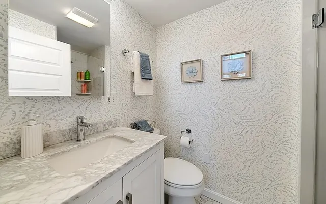 $4,000 | 9 Hancock Street, Unit 5R, Boston, MA 02114