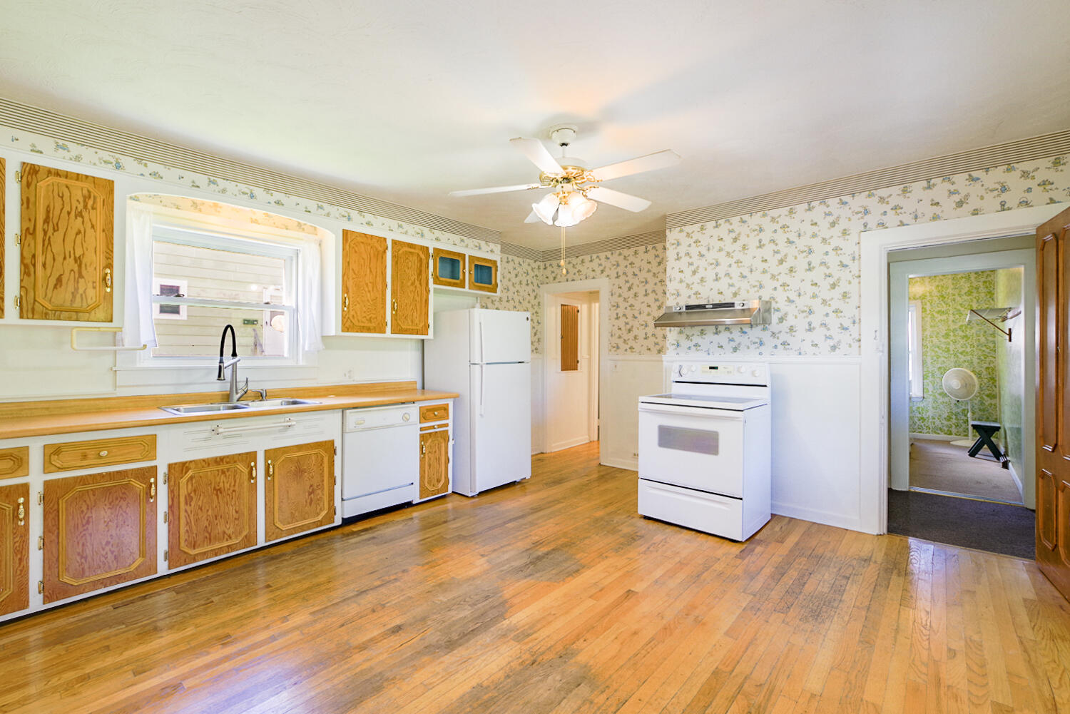 13 Edwards Street Waterville, ME 04901 - Photo 11 of 48 11