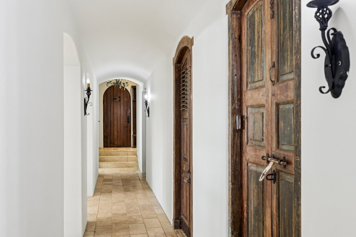 2706 Pearce Road Austin, TX 78730 - Photo 14 of 38