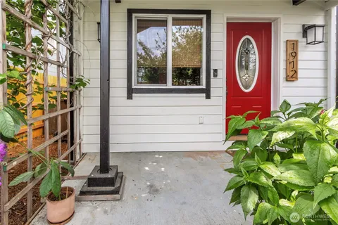 $489,950 | 1912 Martin Luther King Junior Way, Tacoma, WA 98405