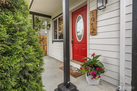 $489,950 | 1912 Martin Luther King Junior Way, Tacoma, WA 98405