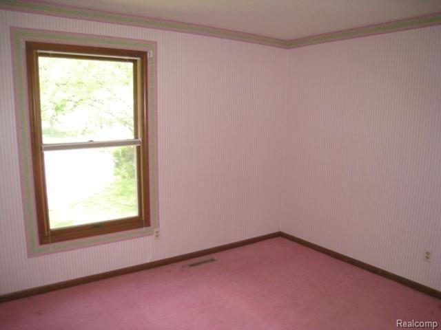 2728 Pine Ridge Road Kalamazoo, MI 49008 - Photo 7 of 11 705727816 BED ROOM3.jpg