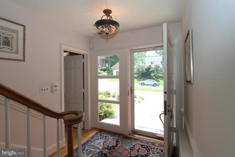 8014 Glendale Road Chevy Chase, MD 20815 - Photo 2 of 20 Entrance / Foyer