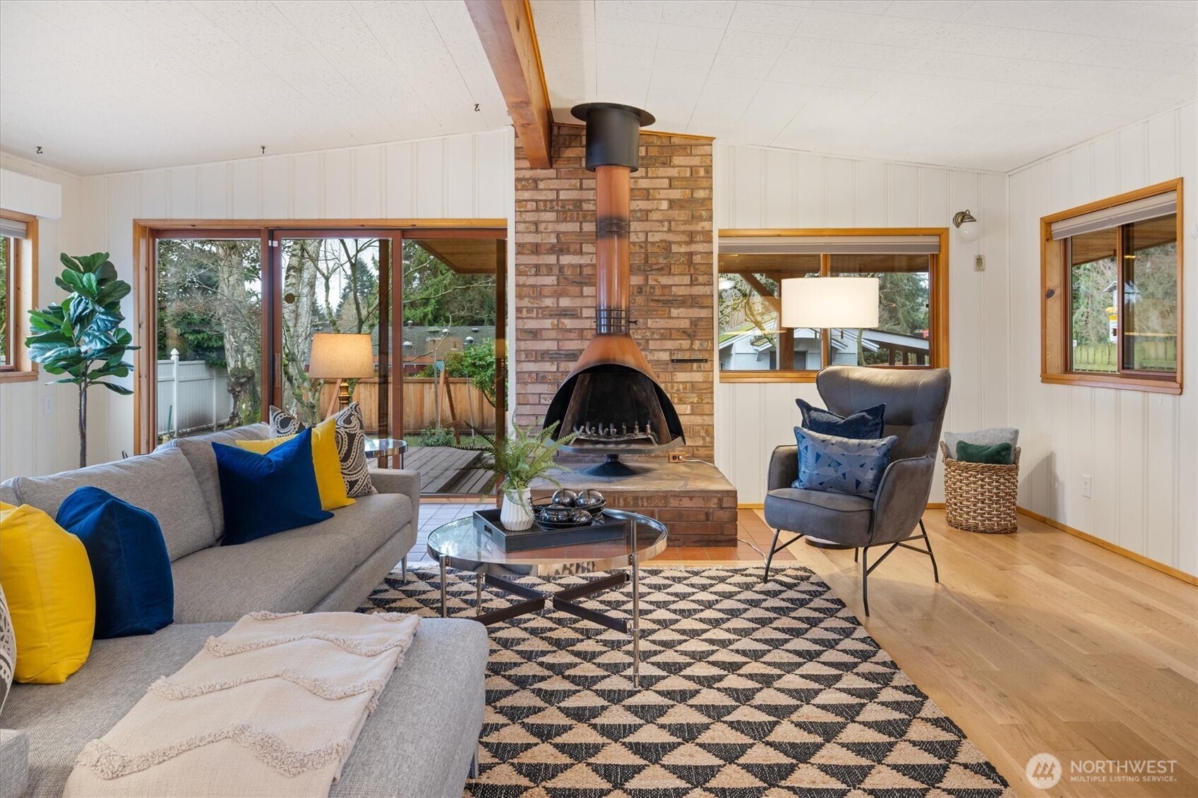 15760 Meridian Avenue North Shoreline, WA 98133 - Photo 3 of 26 a living room with furniture and a fireplace