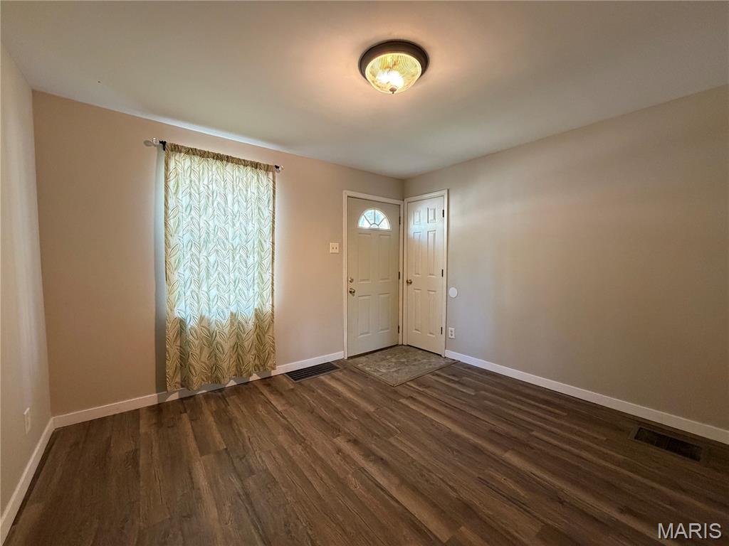 3533 Dixie Drive St. Ann, MO 63074 - Photo 3 of 17