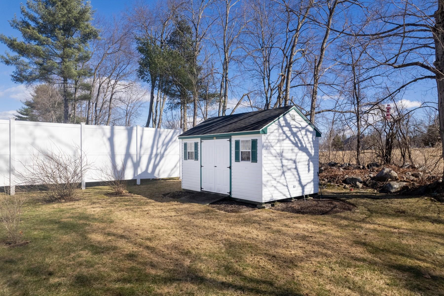 46 Stoneridge Drive Rutland, VT 05701 - Photo 4 of 28