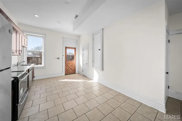 $1,850 | 2028 Russell Boulevard, Unit 2F, St. Louis, MO 63104