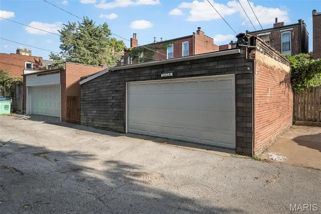 $1,850 | 2028 Russell Boulevard, Unit 2F, St. Louis, MO 63104