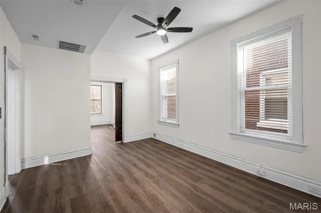 $1,850 | 2028 Russell Boulevard, Unit 2F, St. Louis, MO 63104