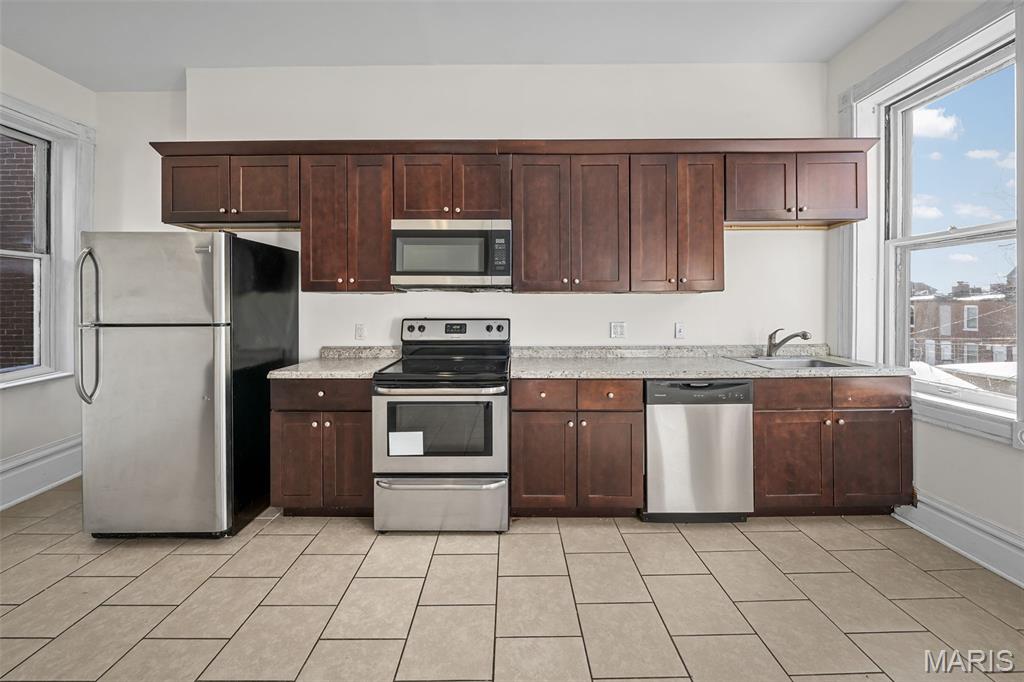 2028 Russell Boulevard, Unit 2F St. Louis, MO 63104 - Photo 10 of 23