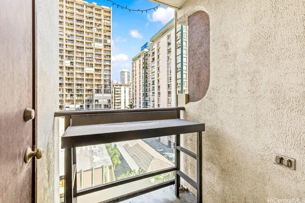 $350,000 | 444 Nāhua Street, Unit 805, Honolulu, HI 96815