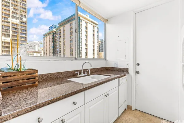 $350,000 | 444 Nāhua Street, Unit 805, Honolulu, HI 96815