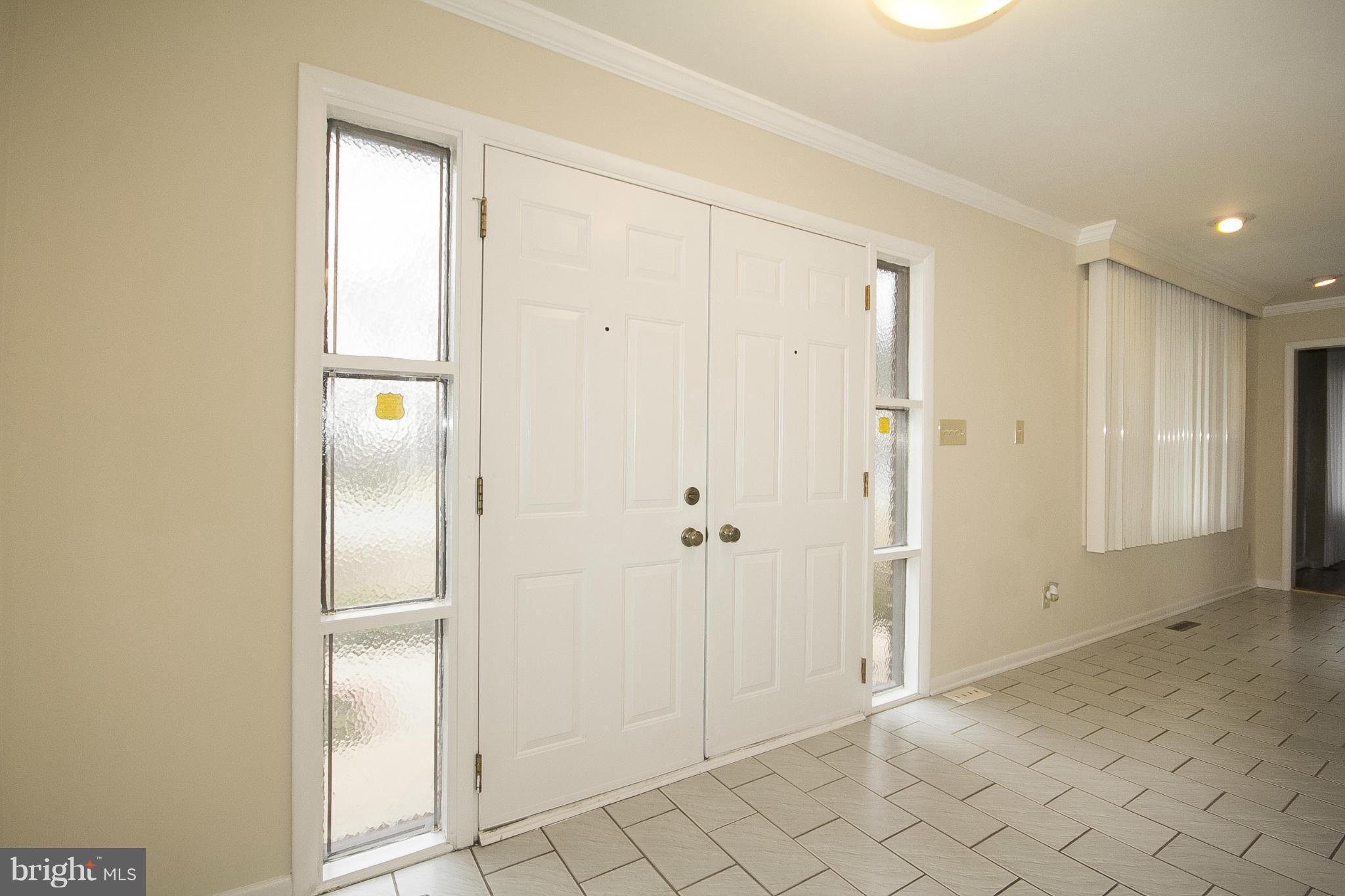 7201 Denberg Road Baltimore, MD 21209 - Photo 2 of 30 Foyer