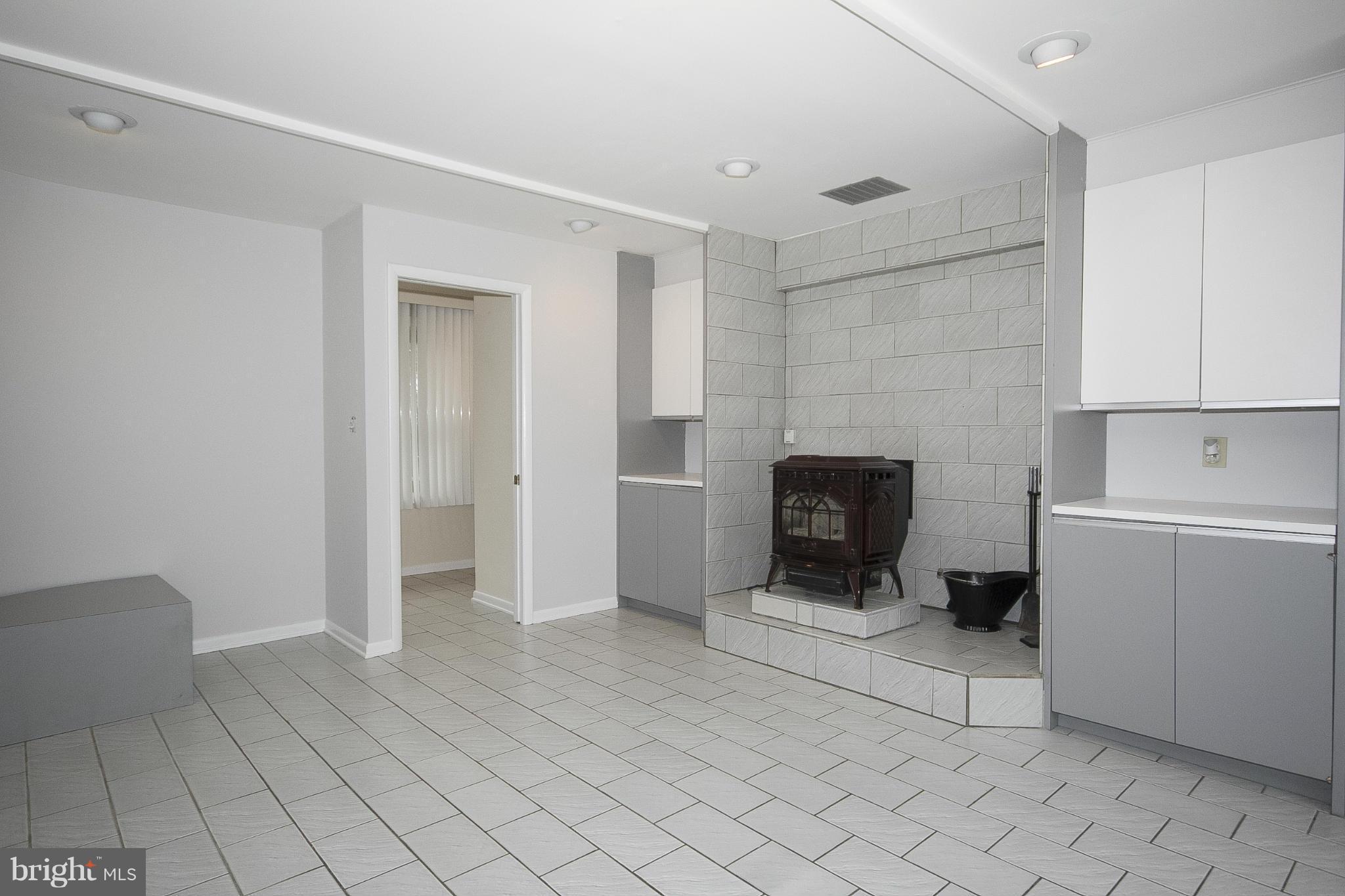 7201 Denberg Road Baltimore, MD 21209 - Photo 12 of 30 Kitchen