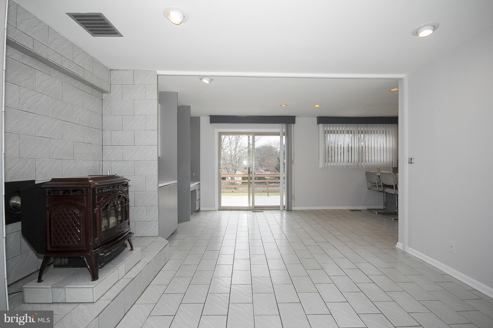 7201 Denberg Road Baltimore, MD 21209 - Photo 14 of 30 Family Room
