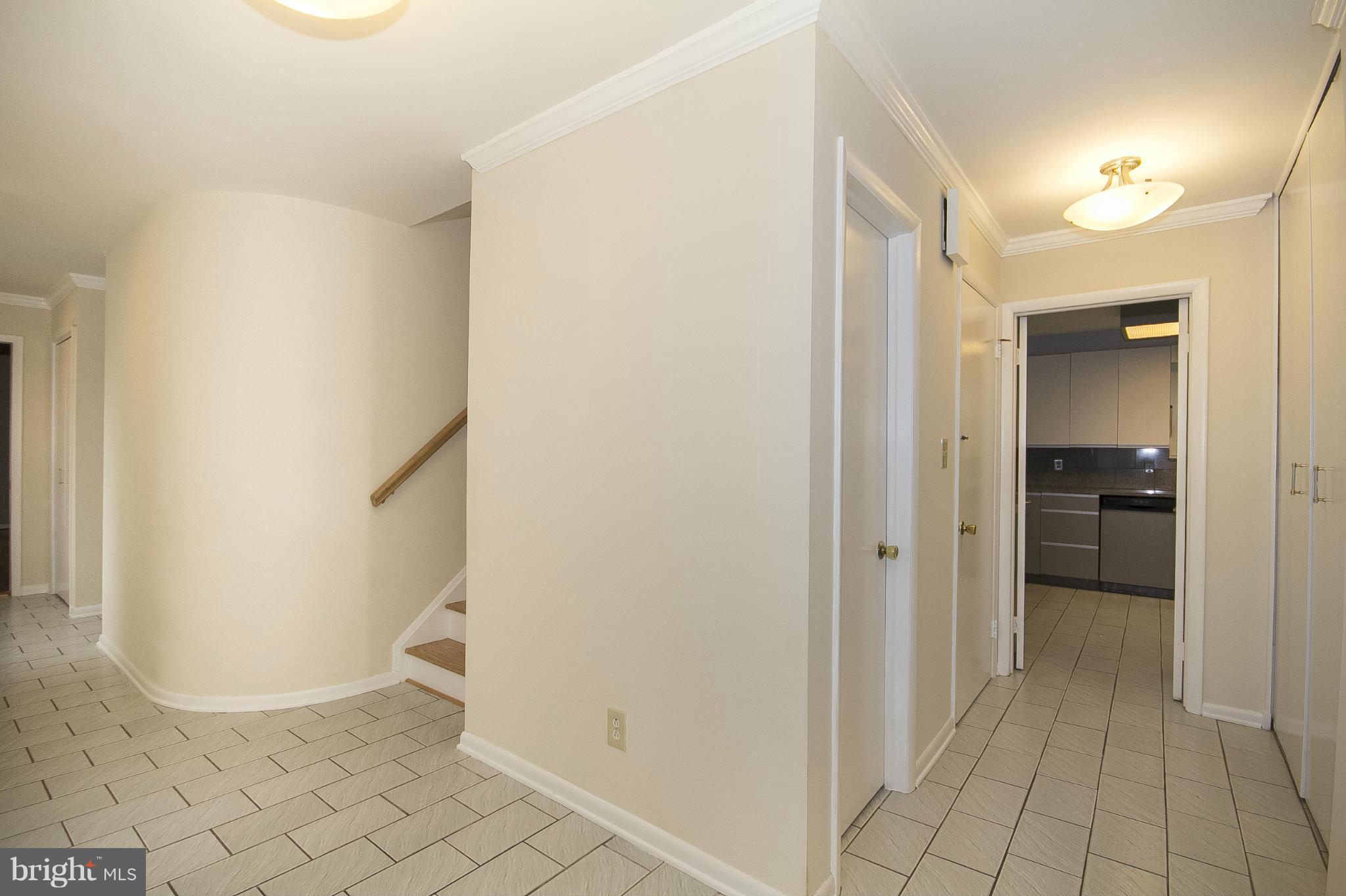 7201 Denberg Road Baltimore, MD 21209 - Photo 3 of 30 Foyer