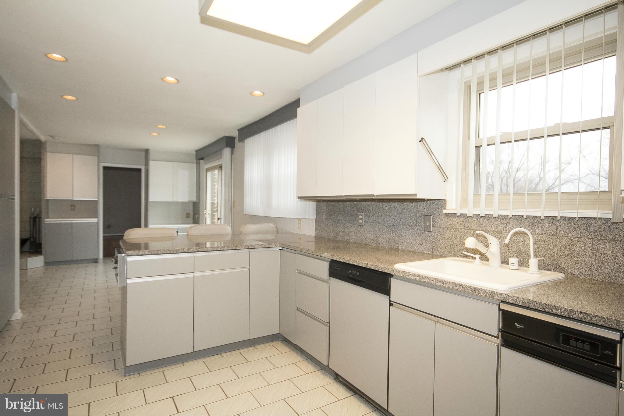 7201 Denberg Road Baltimore, MD 21209 - Photo 8 of 30 Kitchen