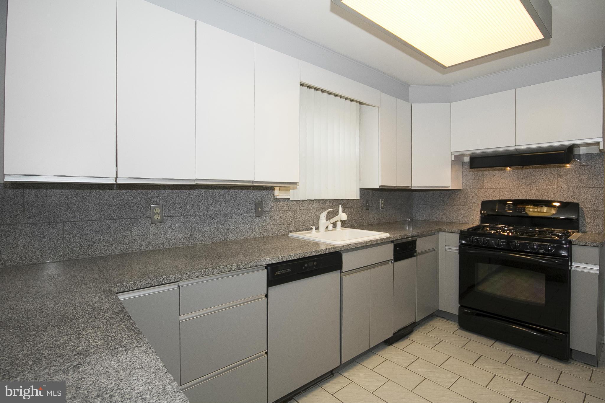 7201 Denberg Road Baltimore, MD 21209 - Photo 9 of 30 Kitchen