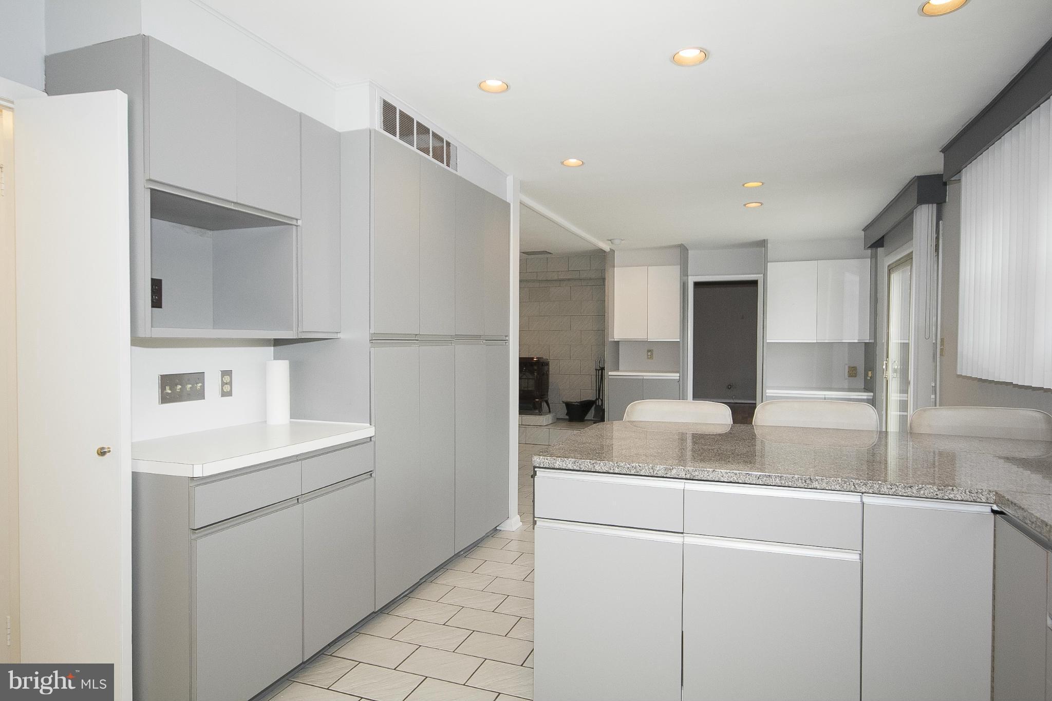 7201 Denberg Road Baltimore, MD 21209 - Photo 10 of 30 Kitchen