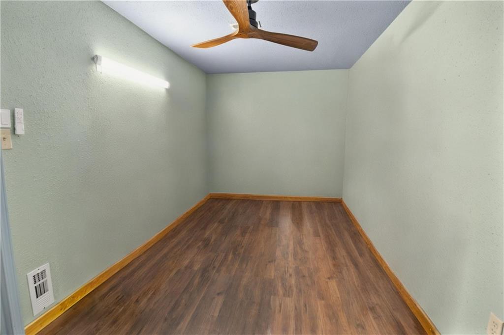 402 2nd Avenue Laredo, MO 64652 - Photo 13 of 33