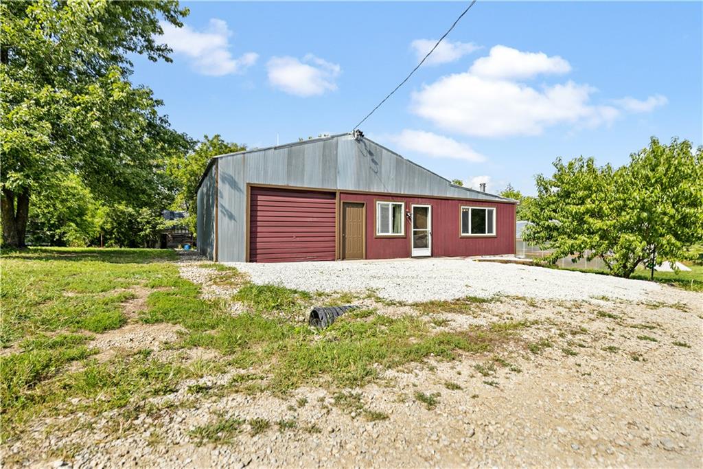 402 2nd Avenue Laredo, MO 64652 - Photo 4 of 33