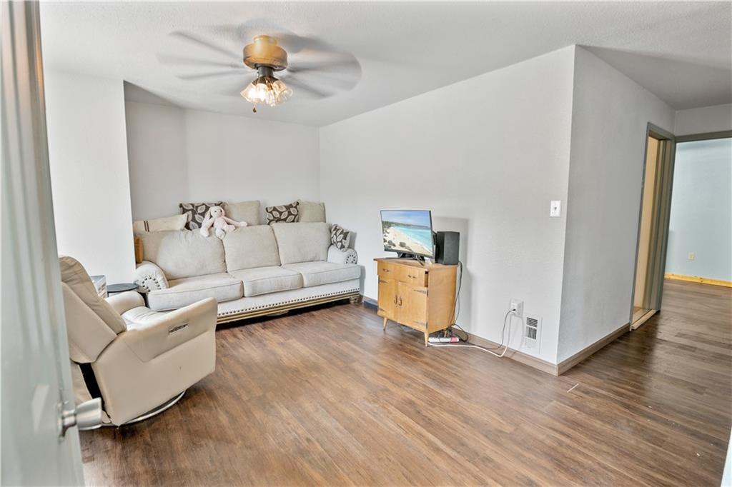 402 2nd Avenue Laredo, MO 64652 - Photo 6 of 33